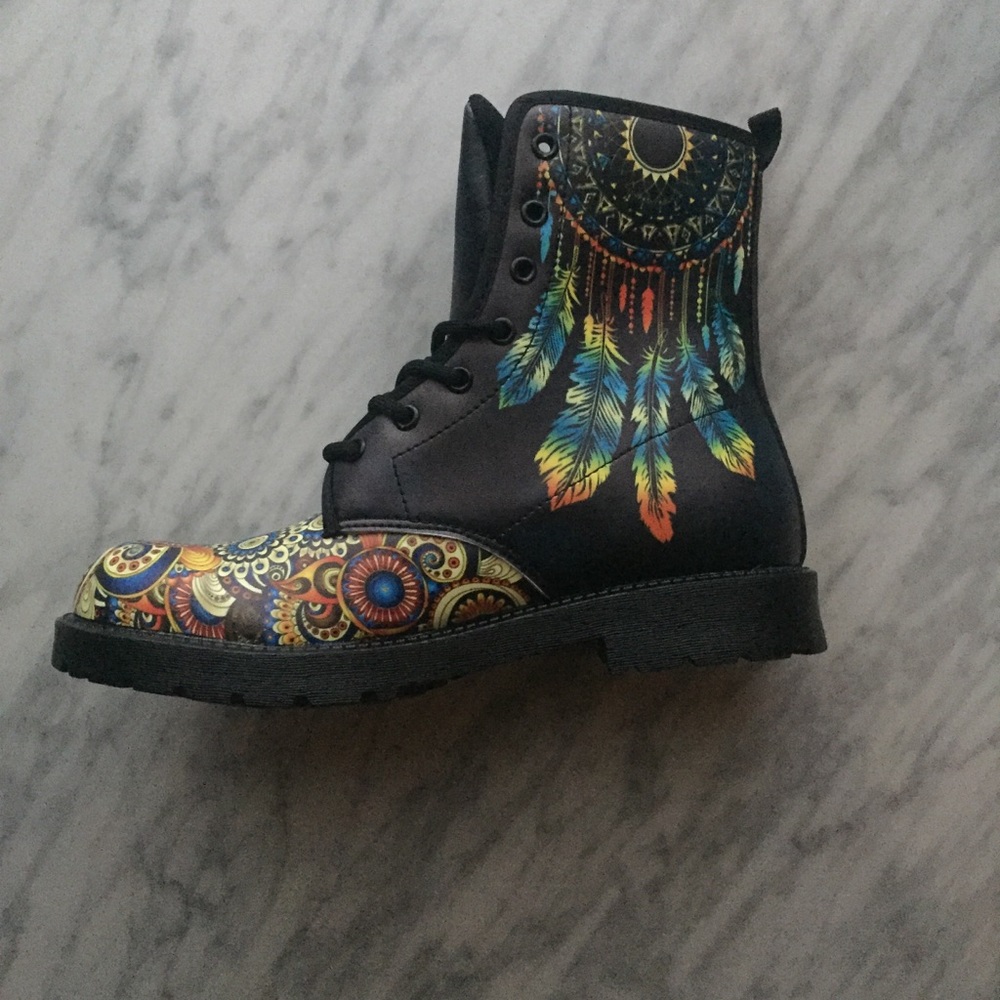 Brand spankin new boots! Size 7.5. Never worn.